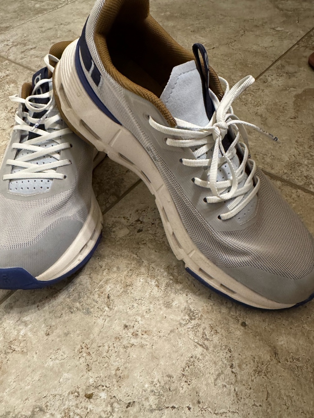 On Cloudnova 2.0 sneakers GUC
